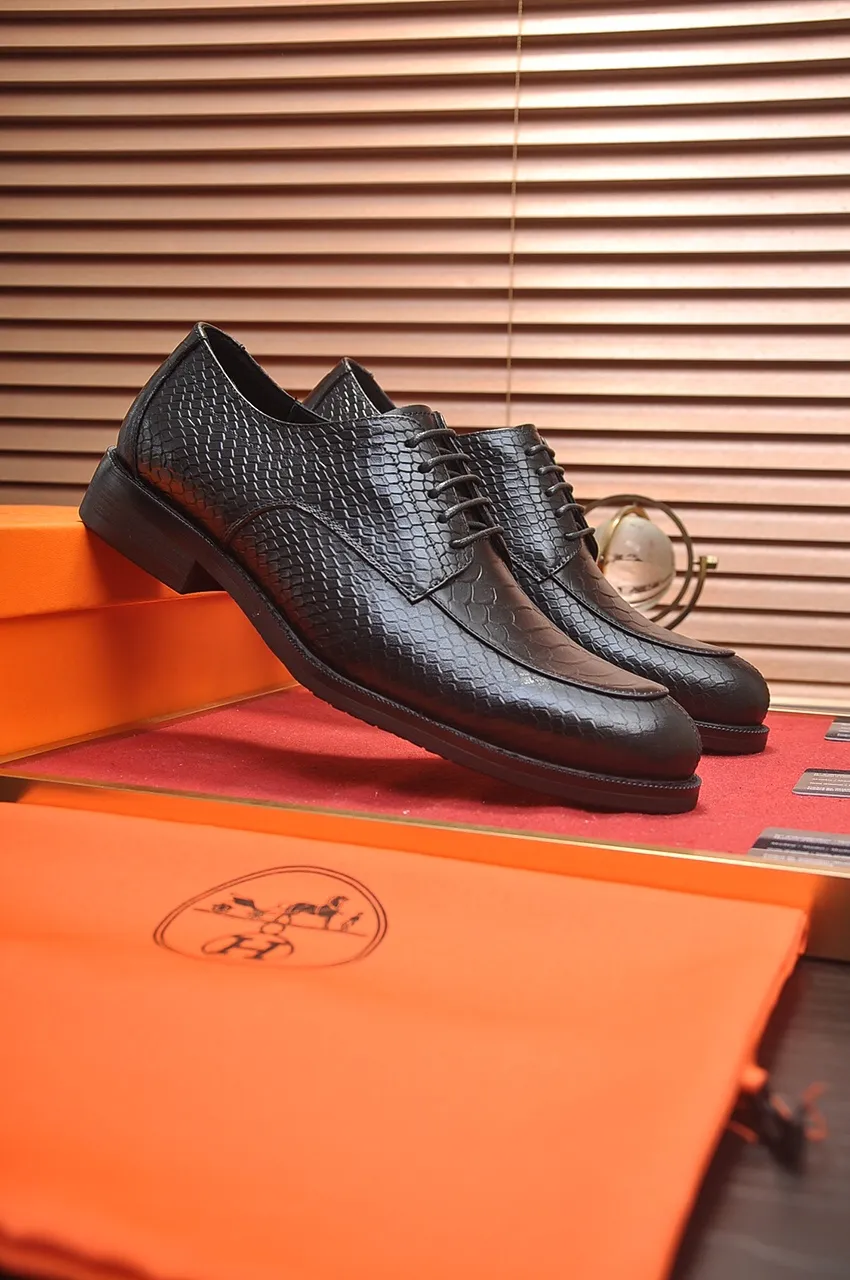 Men's shoes💰460💶[HERMES] (sheepskin lining)🍀Italian top luxury🍀He does not pursue novel styles and gorgeous colors, but attracts the favor of successful men with his flawless, elegant and classic style! This very, very comfortable, simple and stable style makes it easy to match any style! The pattern is absolutely 1:1 refined from the original case, and we strive for excellence in materials, imported cowhide + cowhide lining💪💪💪extraordinary texture👍! .Black brown code number: 38 to 45 (45 customized)